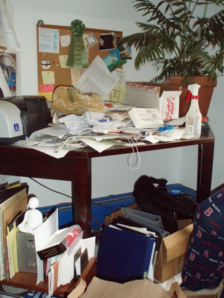 RMdeskbefore-m.JPG